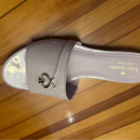 Kate Spade patent leather Kendra Slide in Lilac Moonlight color. Brand new - Picture 6 of 7